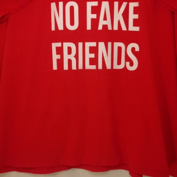 NO FAKE FRIENDS T- SHIRT  BY PORT&COMPANY - Picture 2 of 5